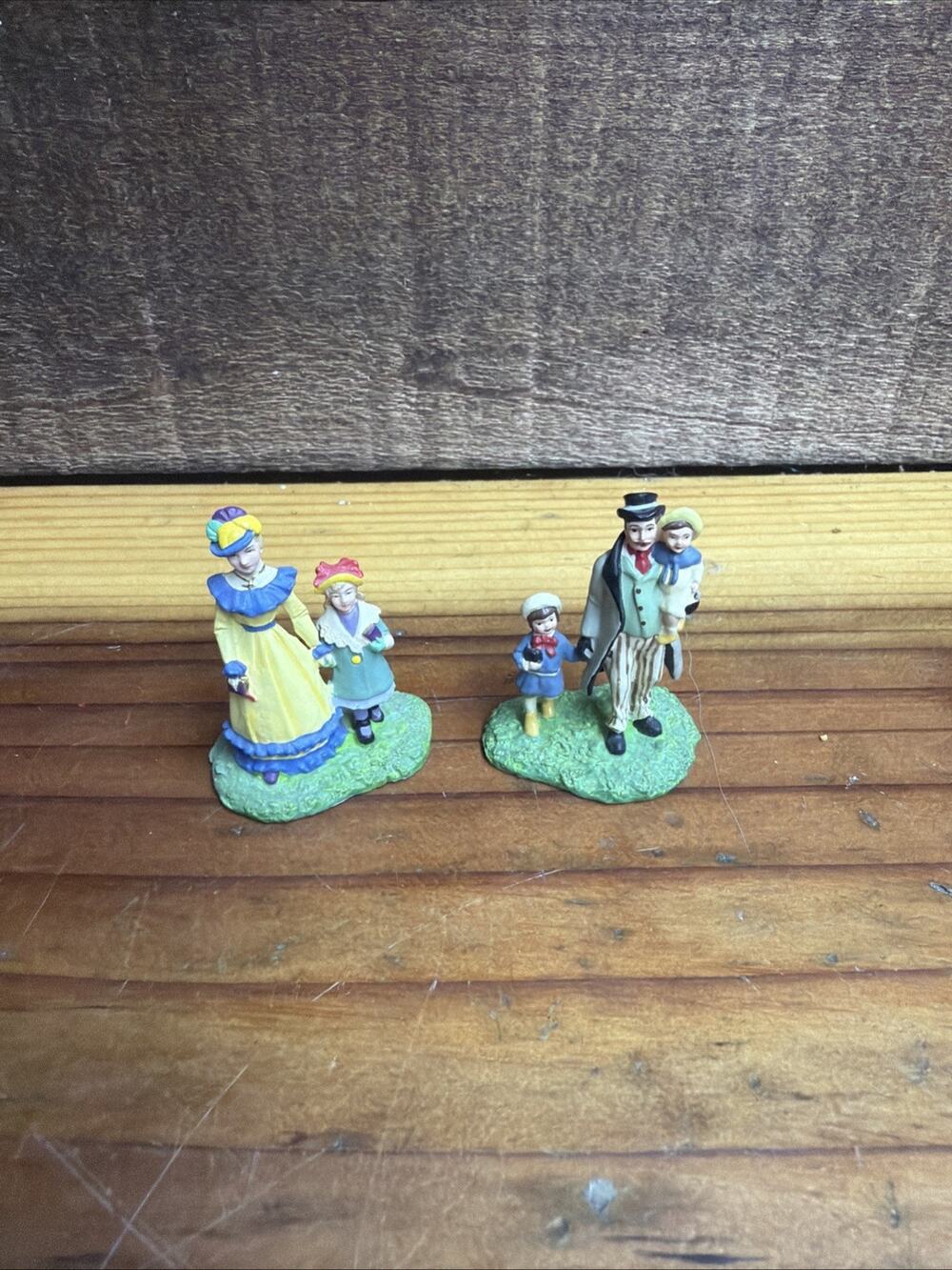 Dept 56 1998 Seasons Bay Sunday Morning At The Chapel Set Of 2
